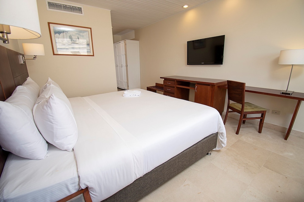 Room, 1 King Bed, Non Smoking (City or Garden View) - Photo 5