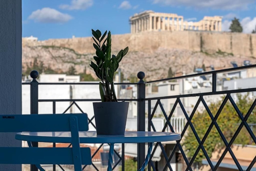 Family Suite with Balcony and Breathtaking View of the Acropolis photo 2