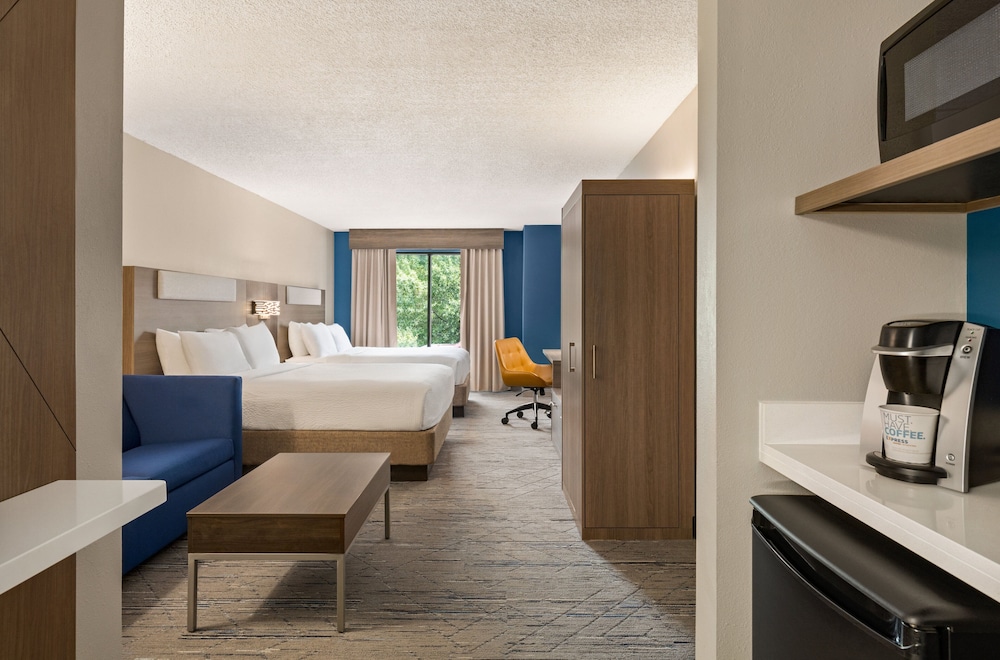 Suite, 2 Queen Beds - Photo 1