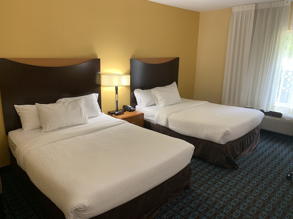 Room, 2 Queen Beds (Mobility/Hearing Accessible, Tub) - Photo 1
