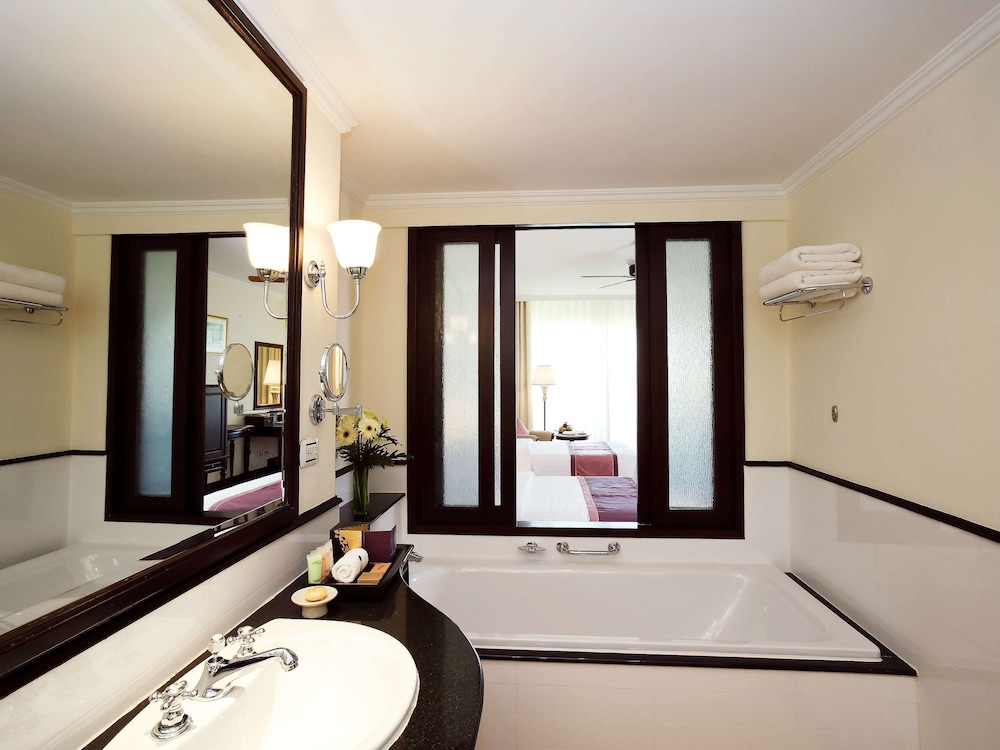 Luxury Room, 1 King Bed (Pool and Garden View) - Photo 10