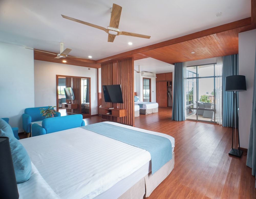 Family Studio Suite, Balcony, Partial Sea View