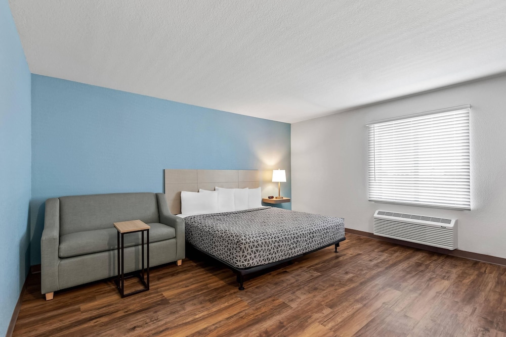 Suite, 1 Queen Bed, Accessible, Non Smoking (Transfer Shower) photo 2