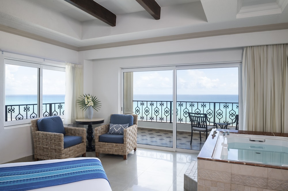 Ocean Front Luxury Suite King