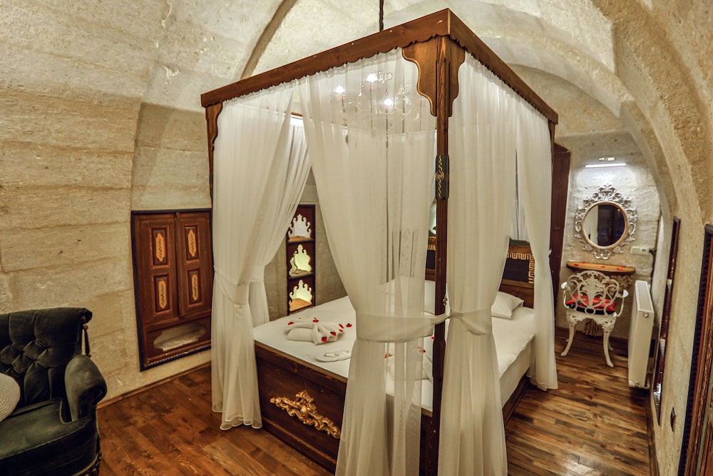 Luxury Suite, Jetted Tub, Valley View - Photo 1