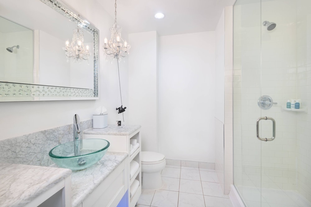 Room, 2 Queen Beds (Mobility Accessible, Roll-In Shower) - Photo 5