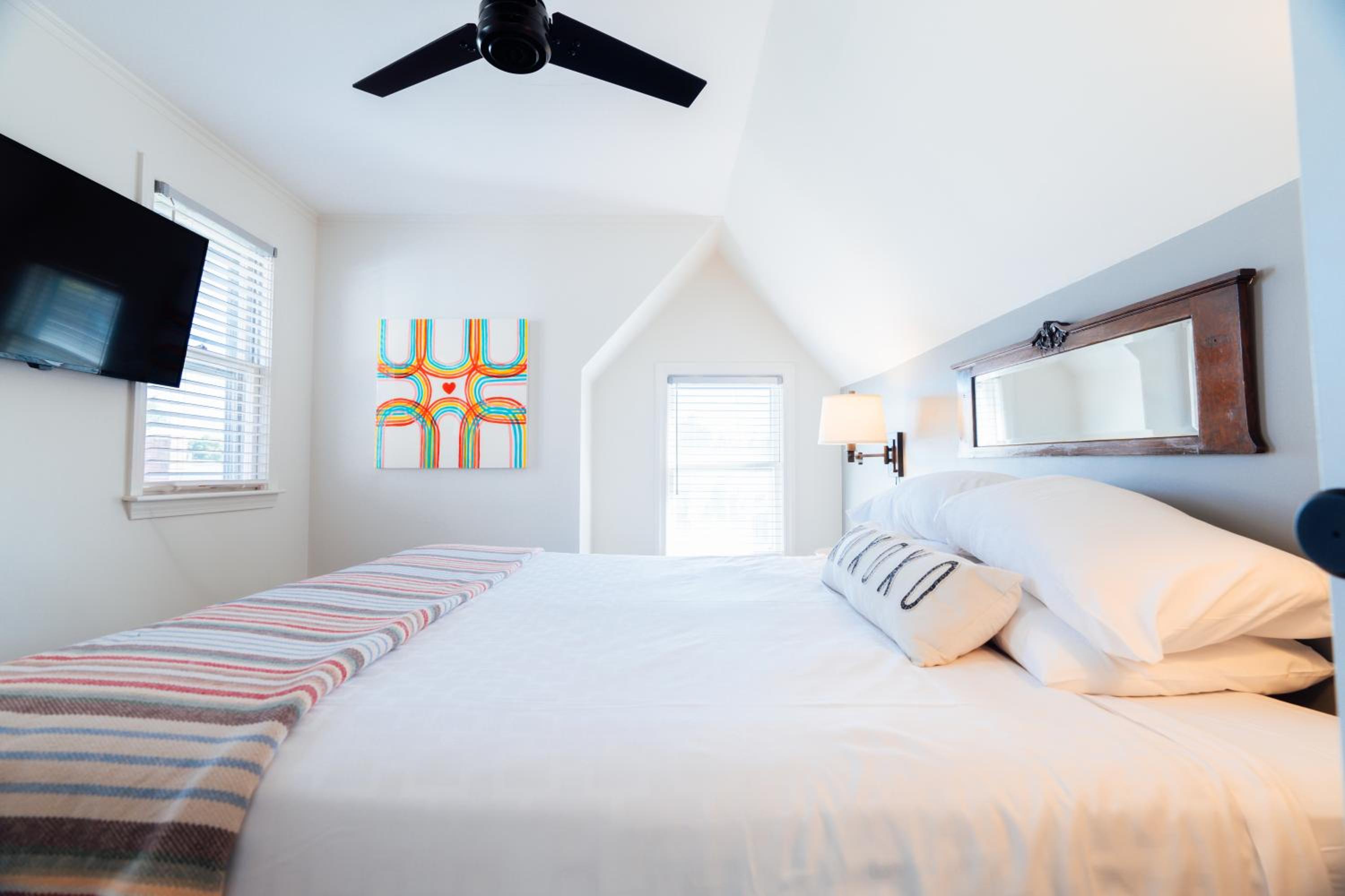 Deluxe King Suite photo 2