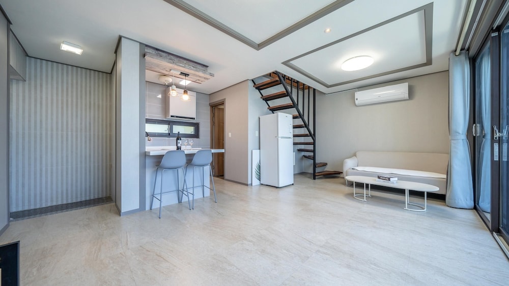 Basic Room, 1 Bedroom (ROOM 201) - Photo 6