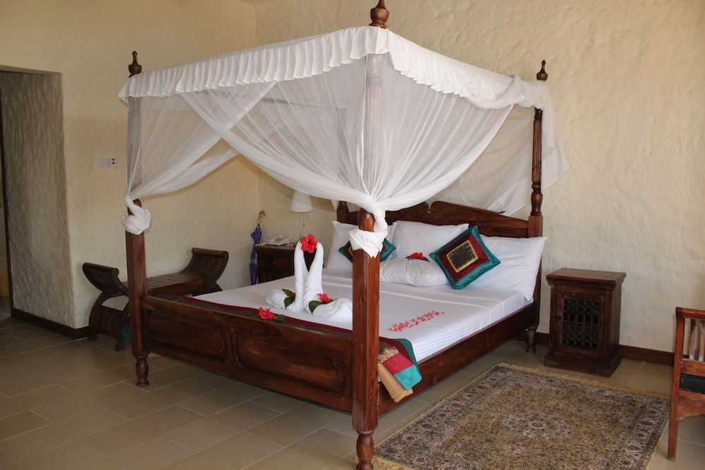 Double or Twin Room, Patio, Partial Ocean View (Salme)