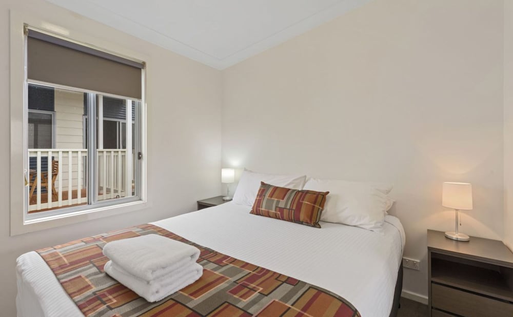 Deluxe 2 Bedroom Cabin - Sleeps 4 photo 2