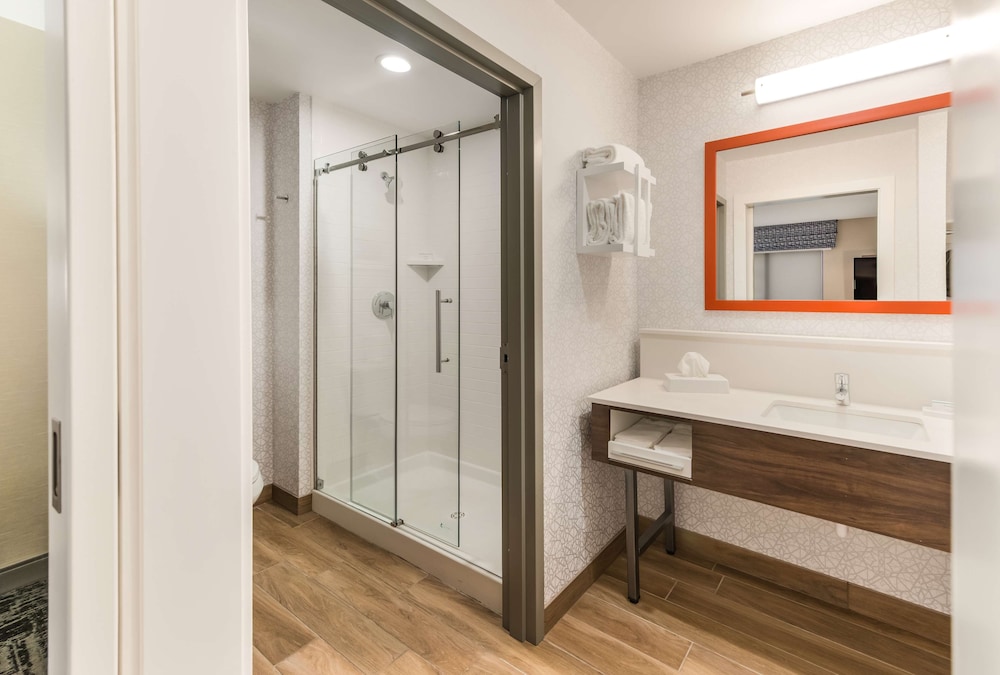 Studio, 1 King Bed, Accessible, Bathtub - Photo 6