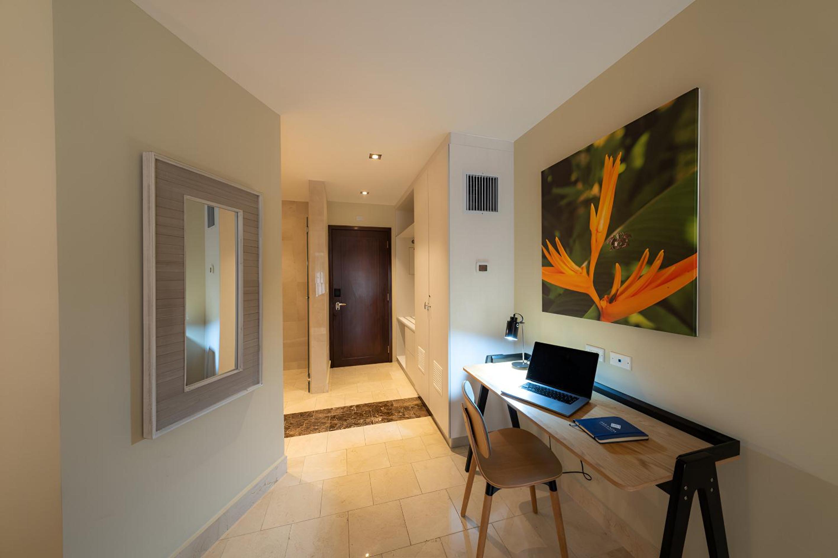 1 King Bed, Cabana Room, Poolside Room - Photo 7