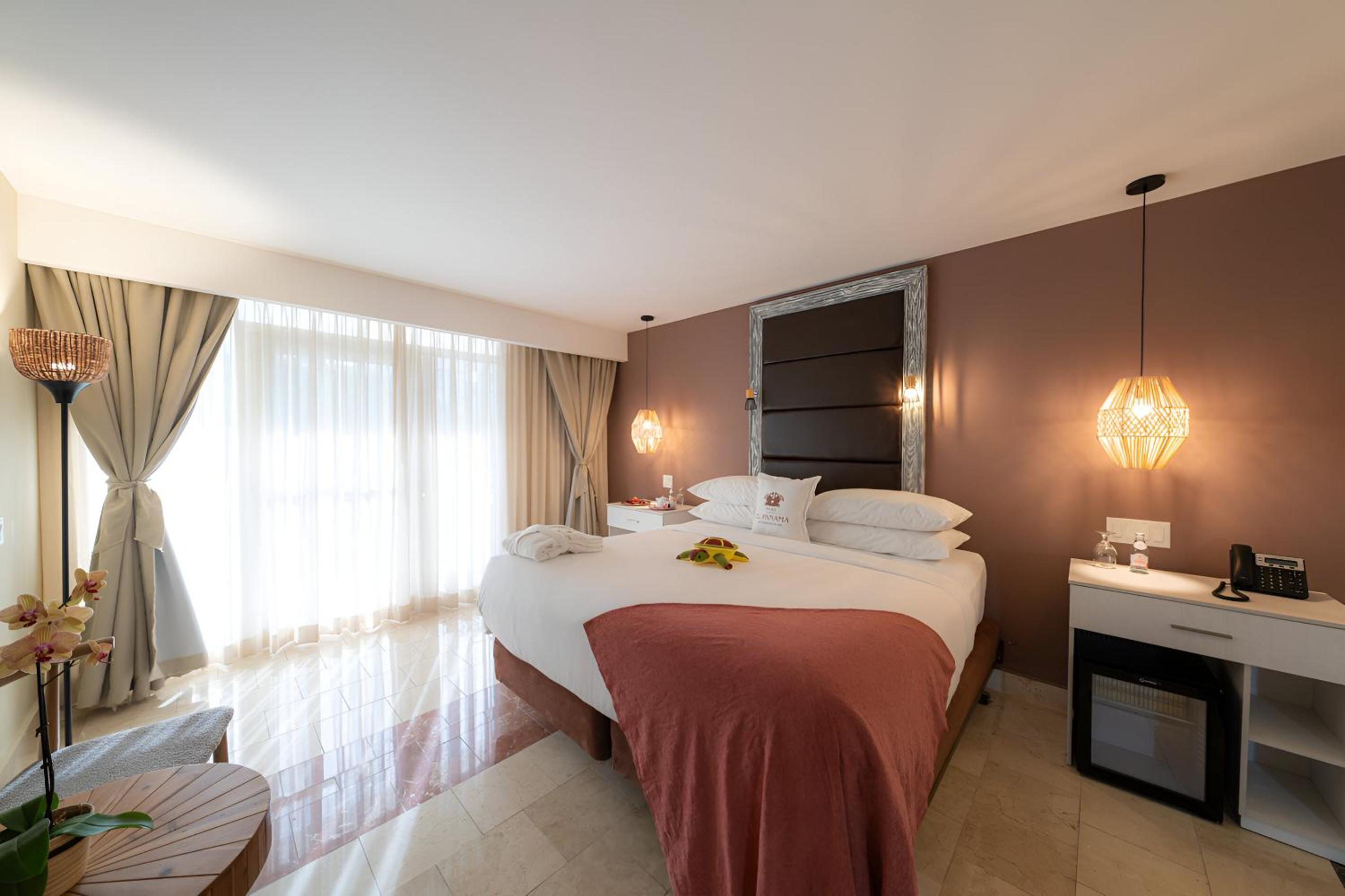 1 King Bed, Cabana Room, Poolside Room - Photo 1