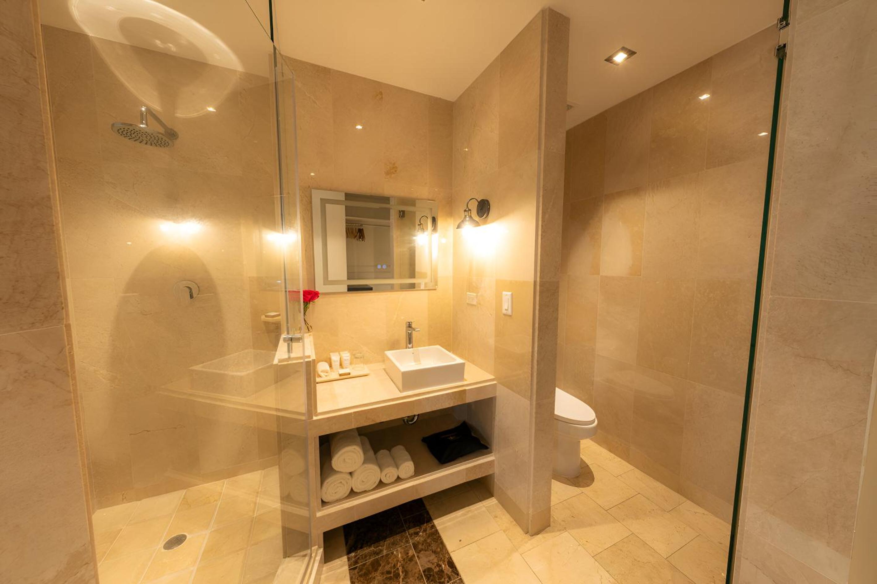 1 King Bed, Cabana Room, Poolside Room - Photo 9