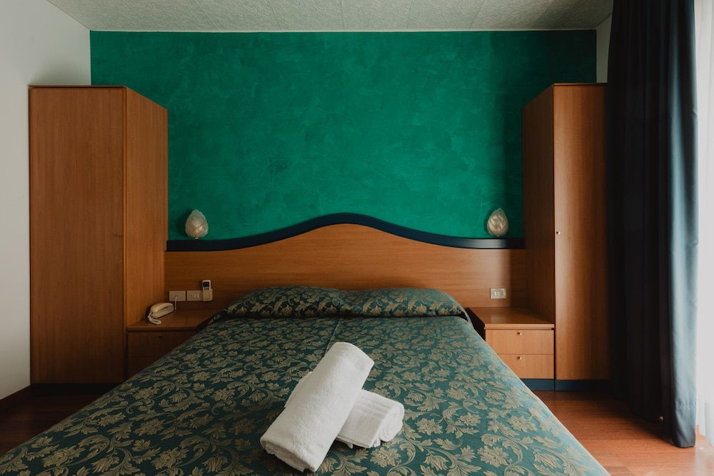 Double or Twin Room - Photo 2