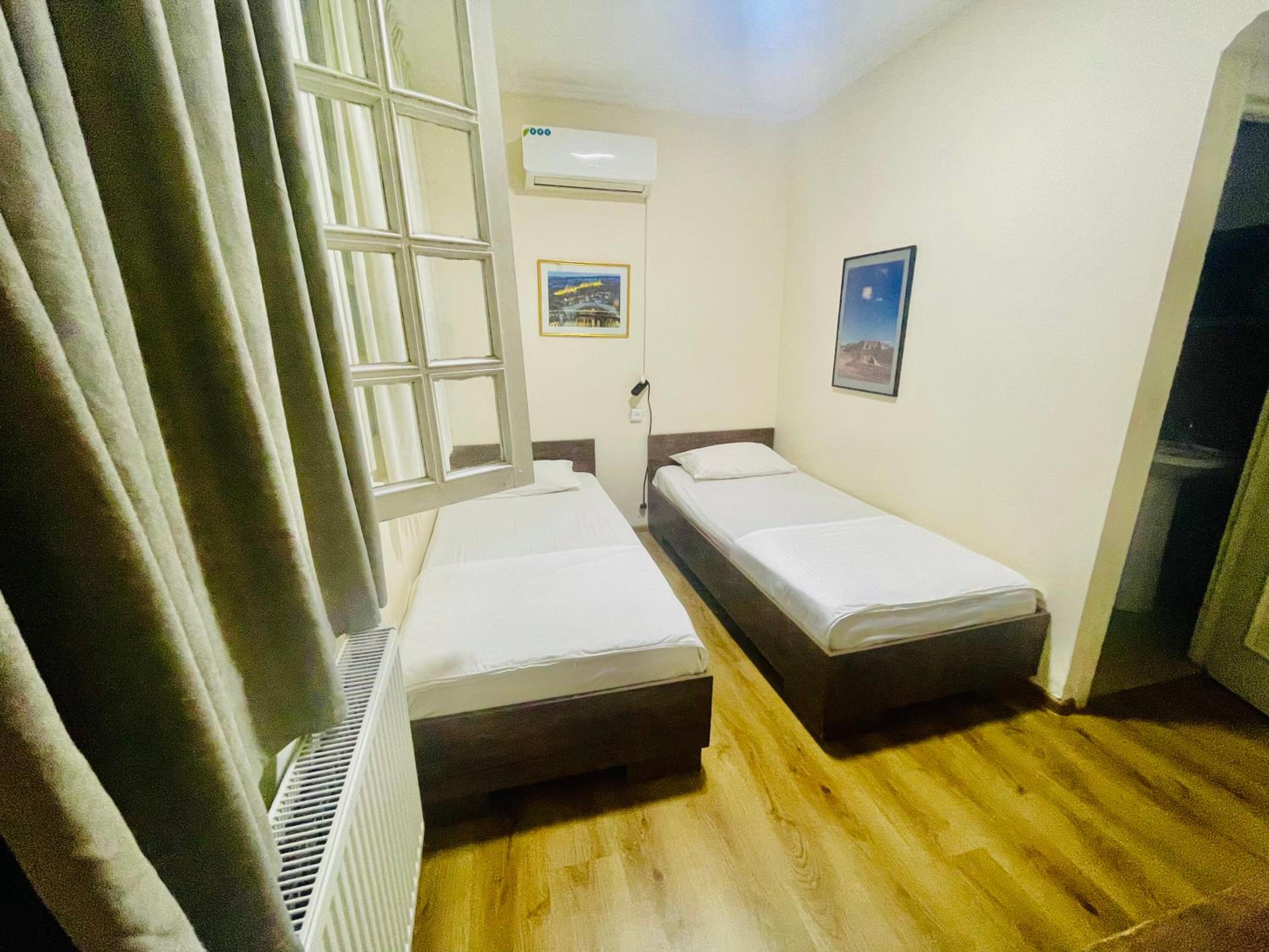 Deluxe Twin Room photo 1