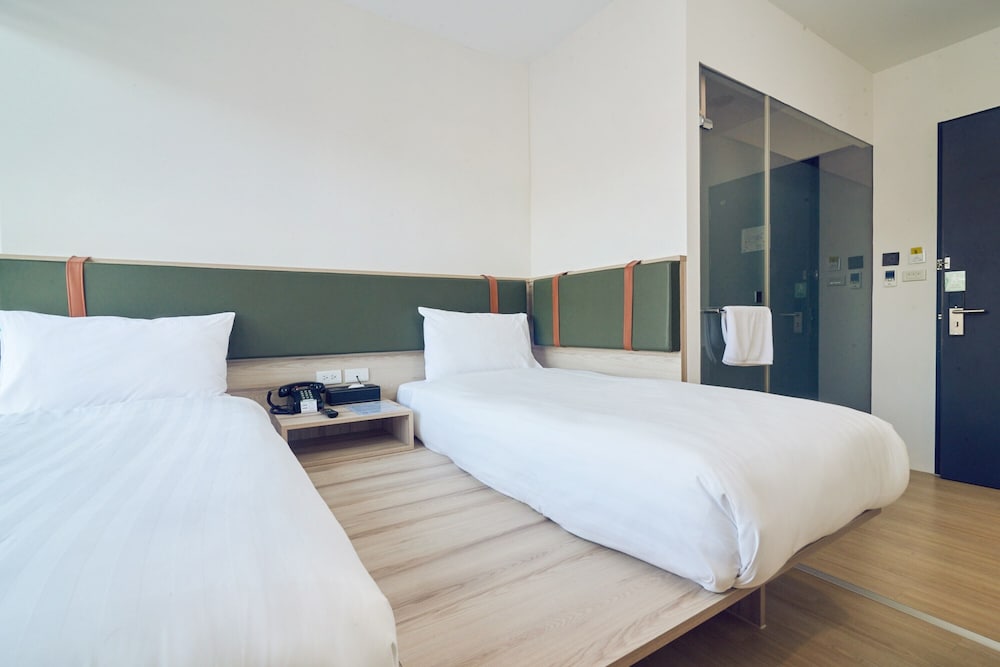 Superior Twin Room, City View - Photo 2