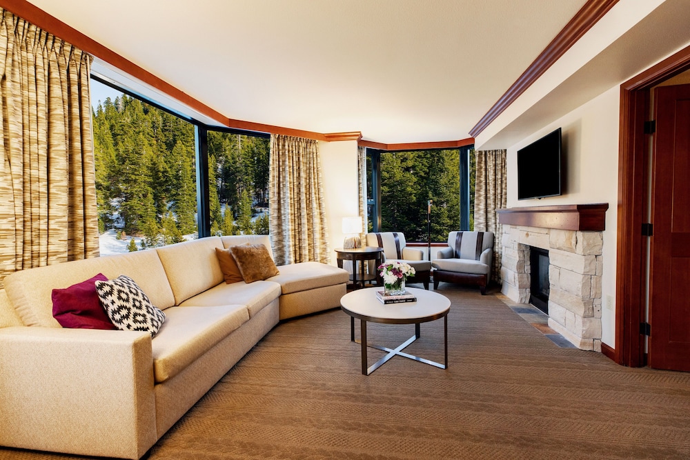 Deluxe Suite, Fireplace (Forest View) - Photo 4