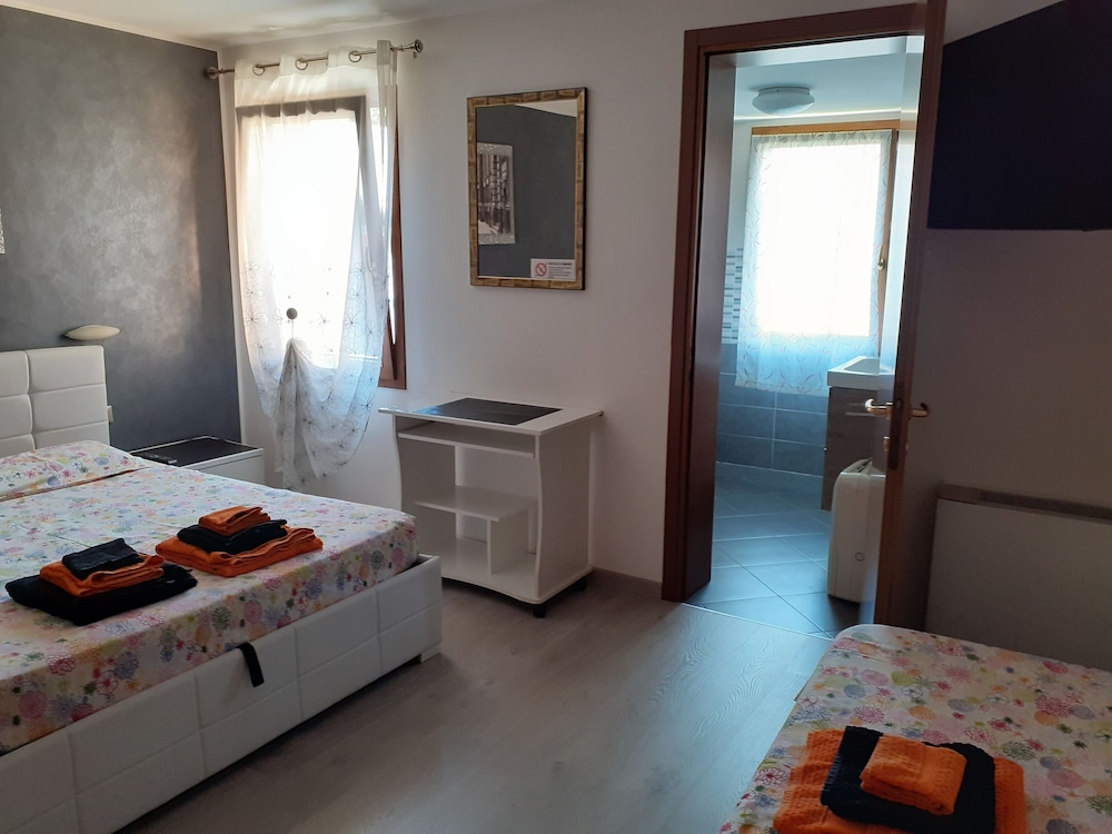 Classic Quadruple Room photo 2