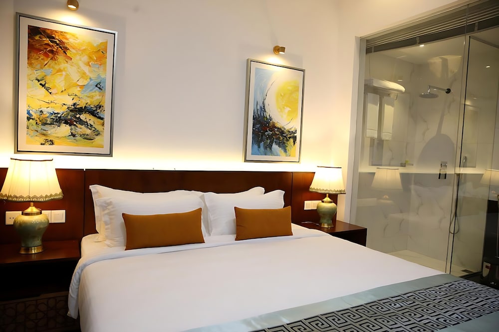 Deluxe King Room - Photo 3