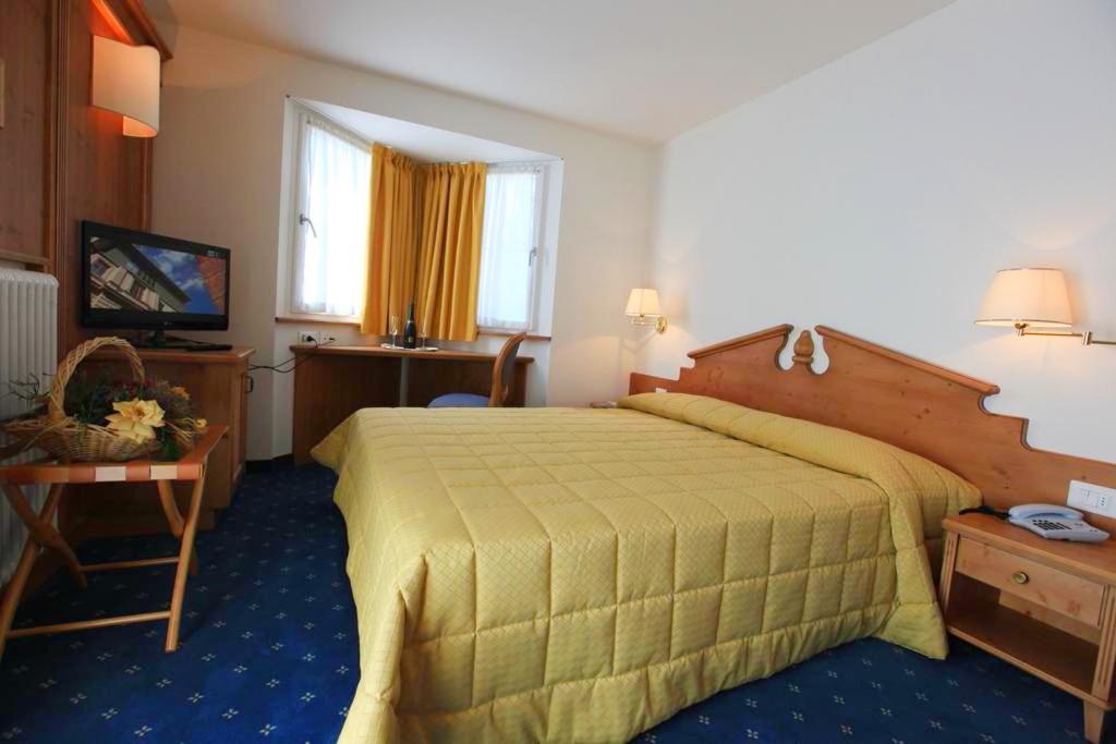 Deluxe Double Room with Balcony photo 3