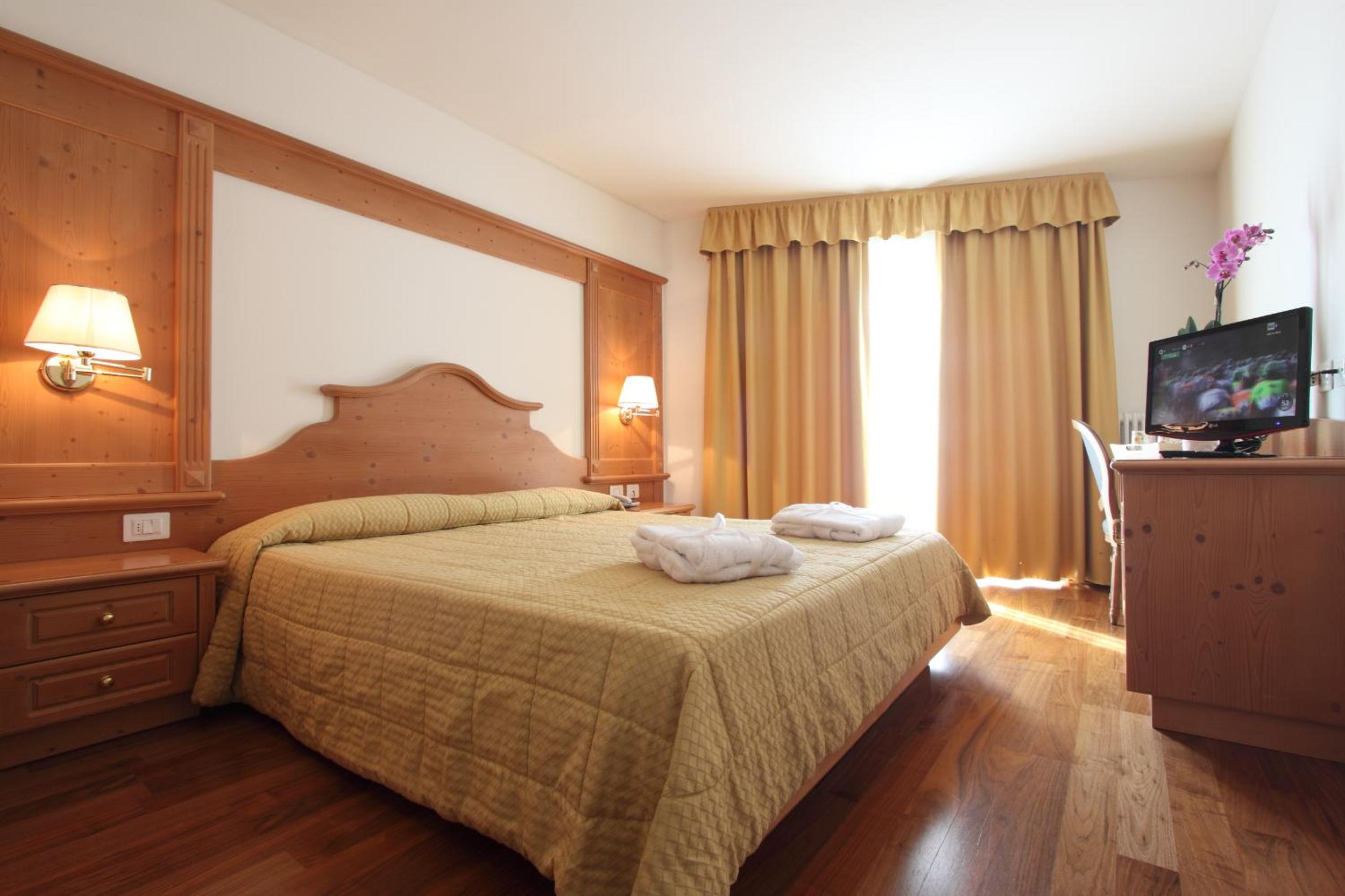 Deluxe Double Room with Balcony photo 1