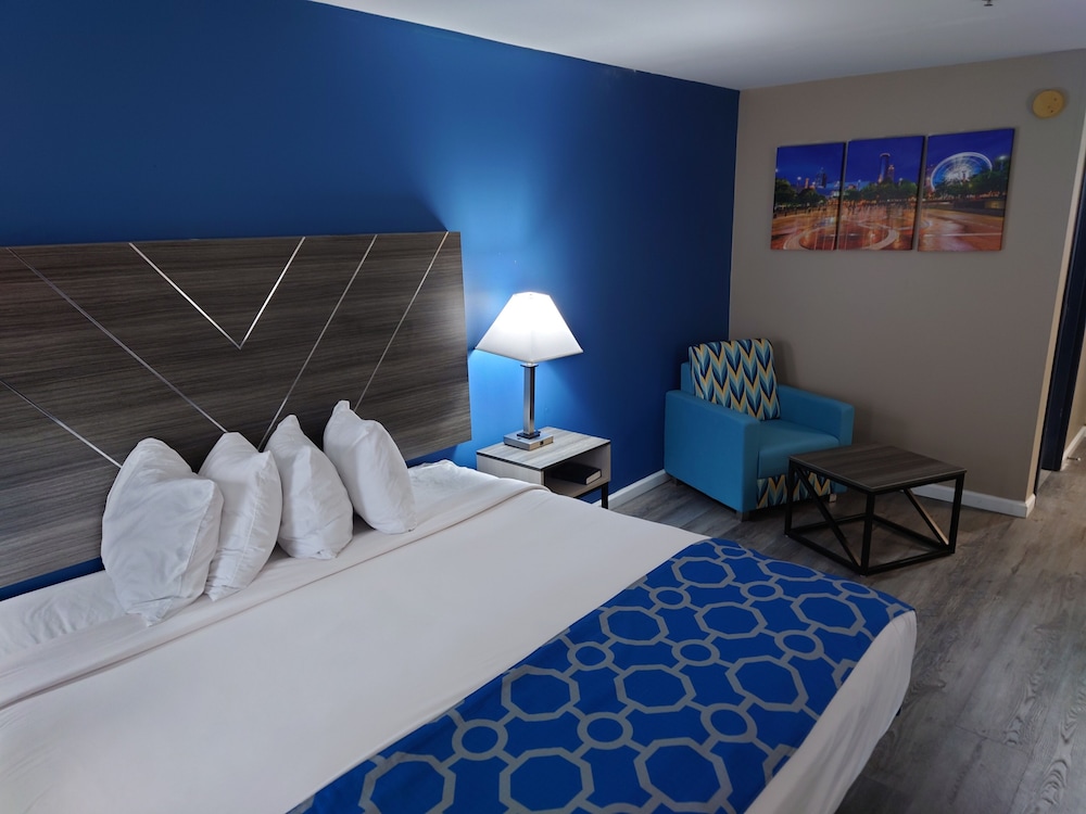 Room, 1 King Bed, Non Smoking - Photo 4