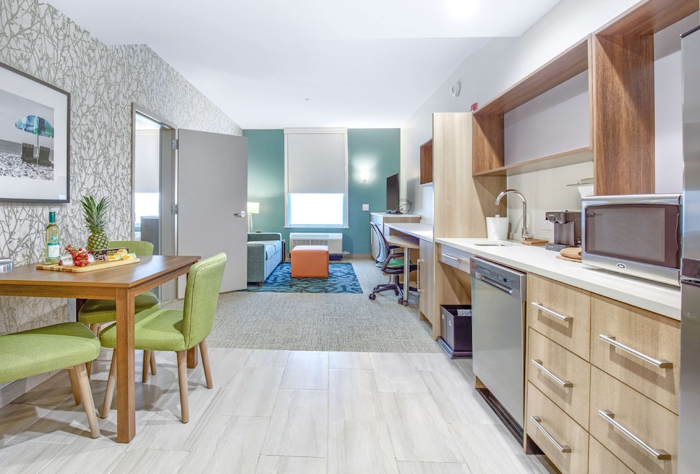 Suite, 1 King Bed, Accessible (Mobility & Hearing, Roll-in Shower)