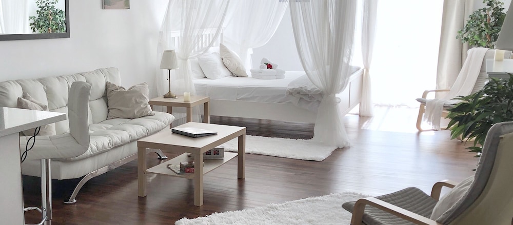 Romantic Studio Cottage photo 1