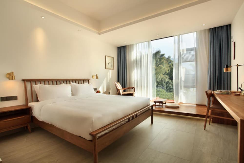 Signature Double Room, River View photo 3