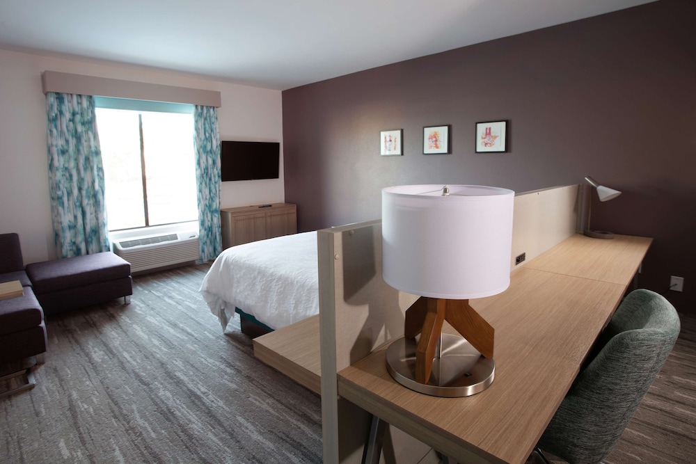 Deluxe Room, 1 King Bed, Accessible, Bathtub (Mobility & Hearing) - Photo 1