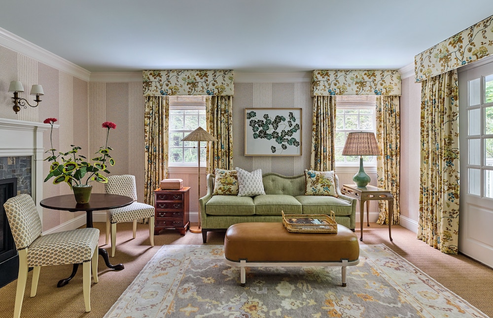 Premium Suite, 1 King Bed photo 2