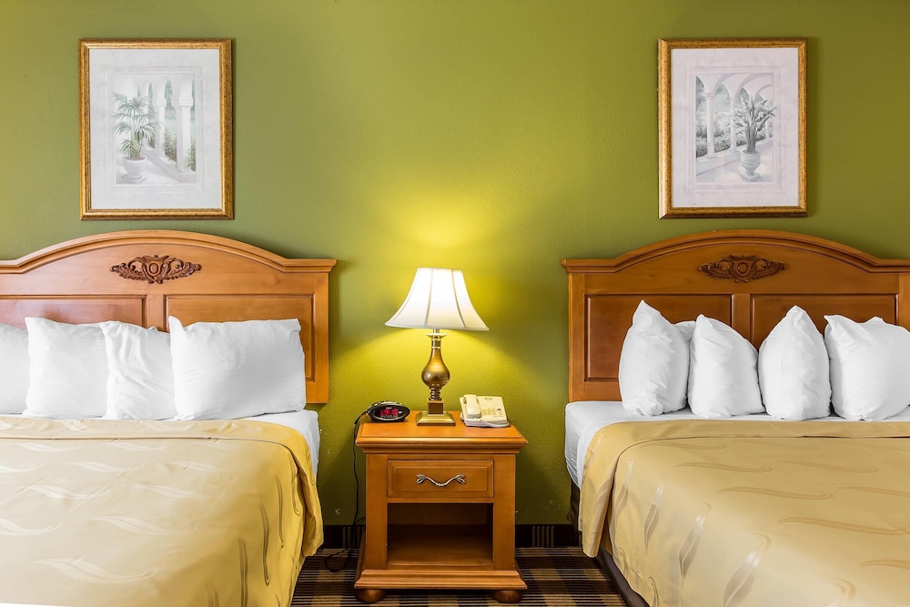 Standard Room, 2 Queen Beds - Photo 1