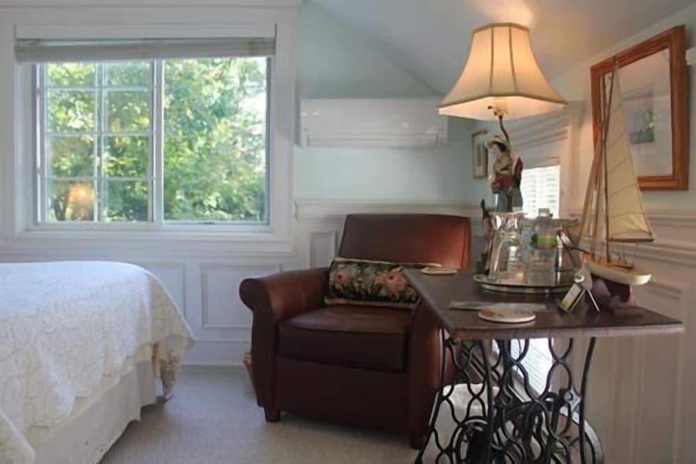 Standard Room, 1 Queen Bed (Phebe Room) photo 1