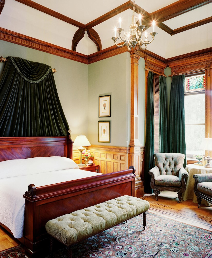 Deluxe Room, 1 King Bed photo 1