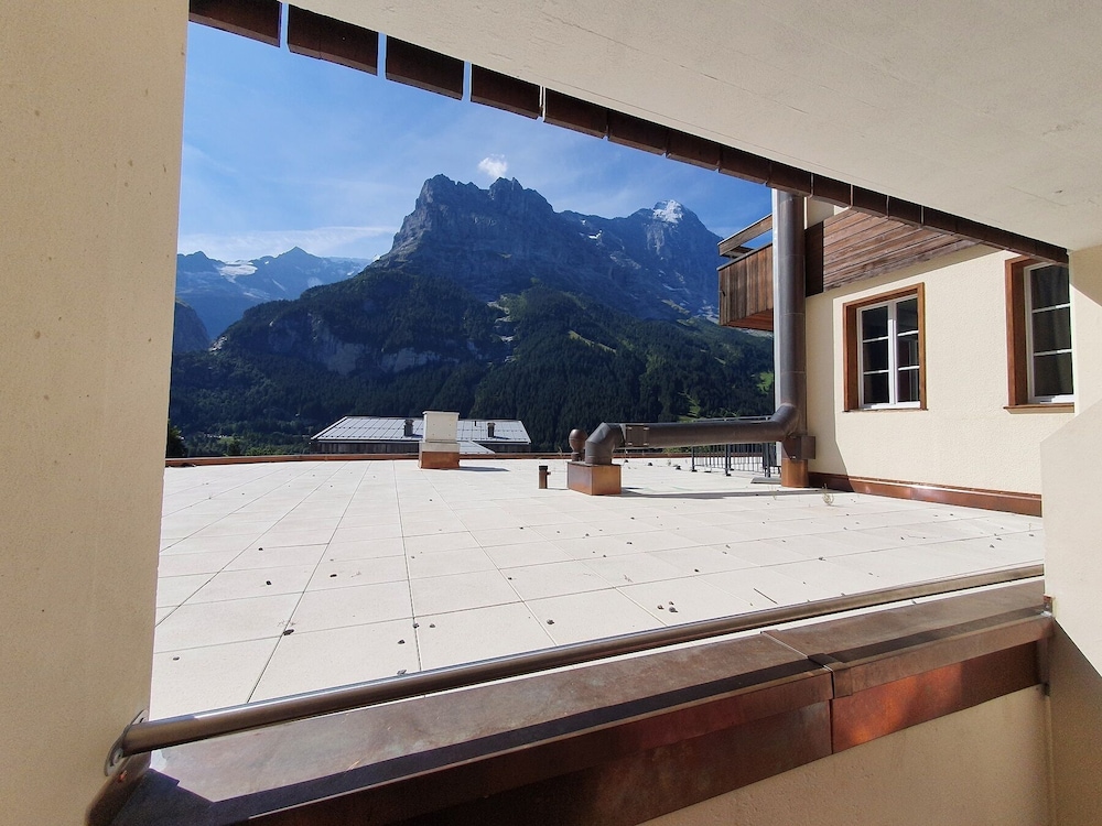 Double Room with partial Eiger view, Balcony photo 3