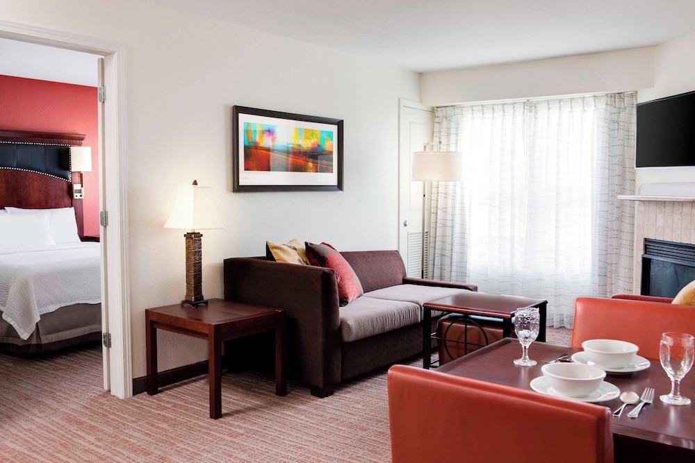 Suite, 2 Bedrooms - Photo 4