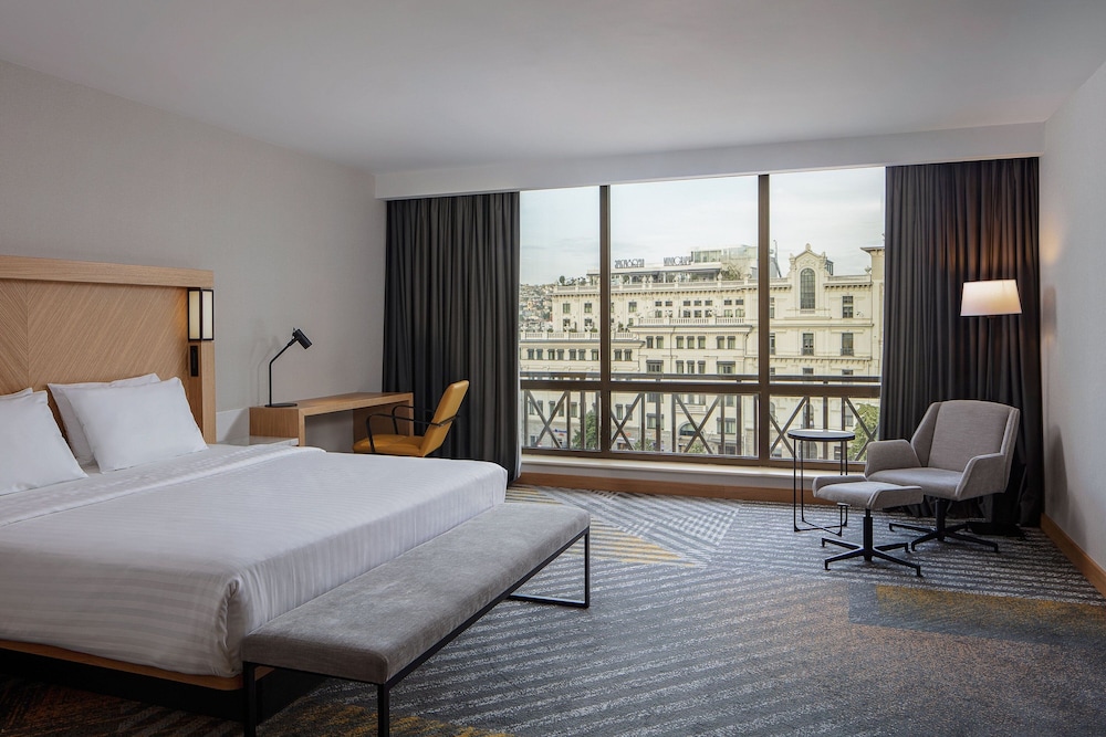 Executive Room, 1 King Bed, City View photo 1