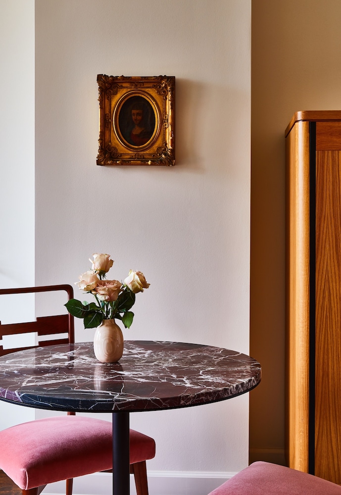 The Parlor photo 3