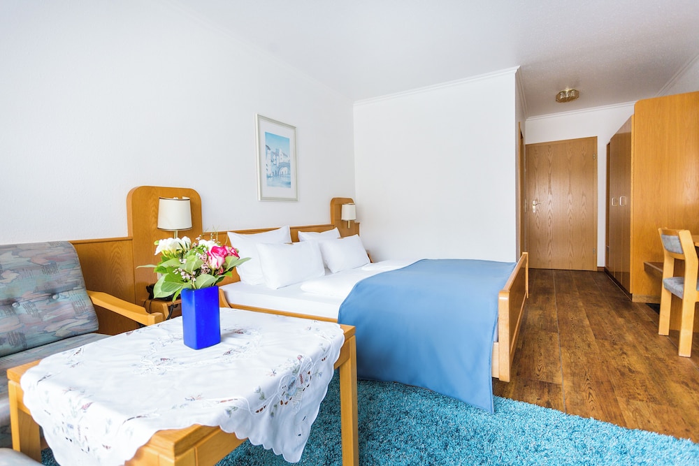 Basic Double Room photo 3