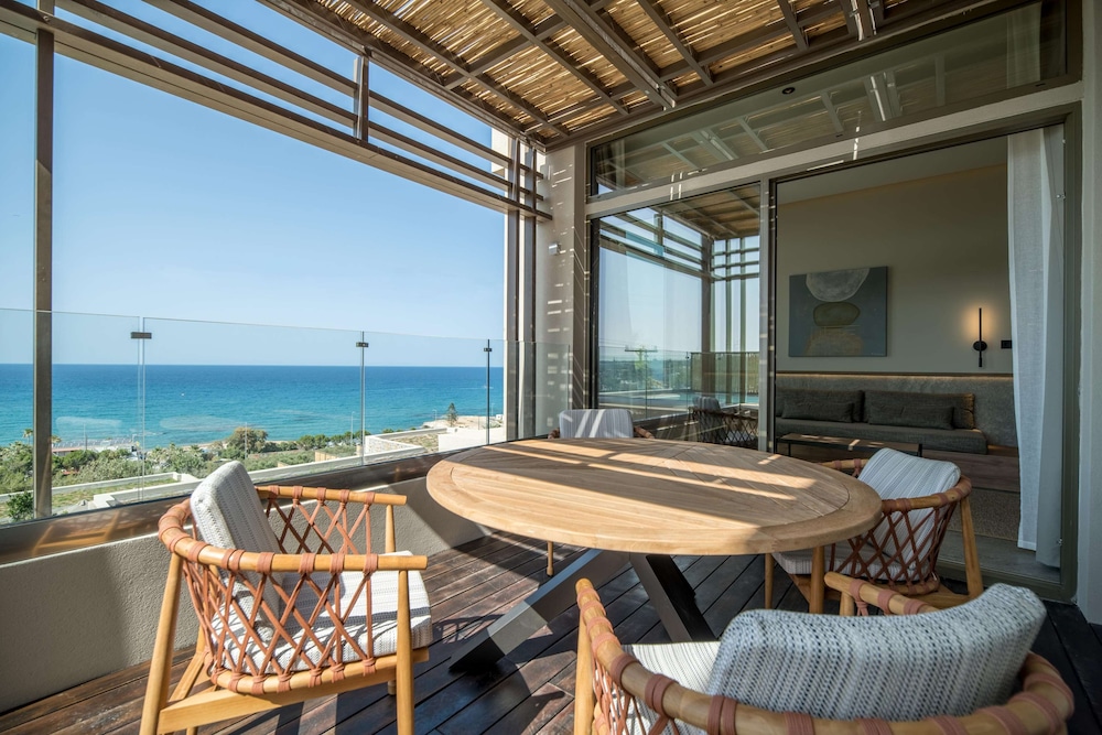 Signature Suite Sea View Hot Tub - Photo 10