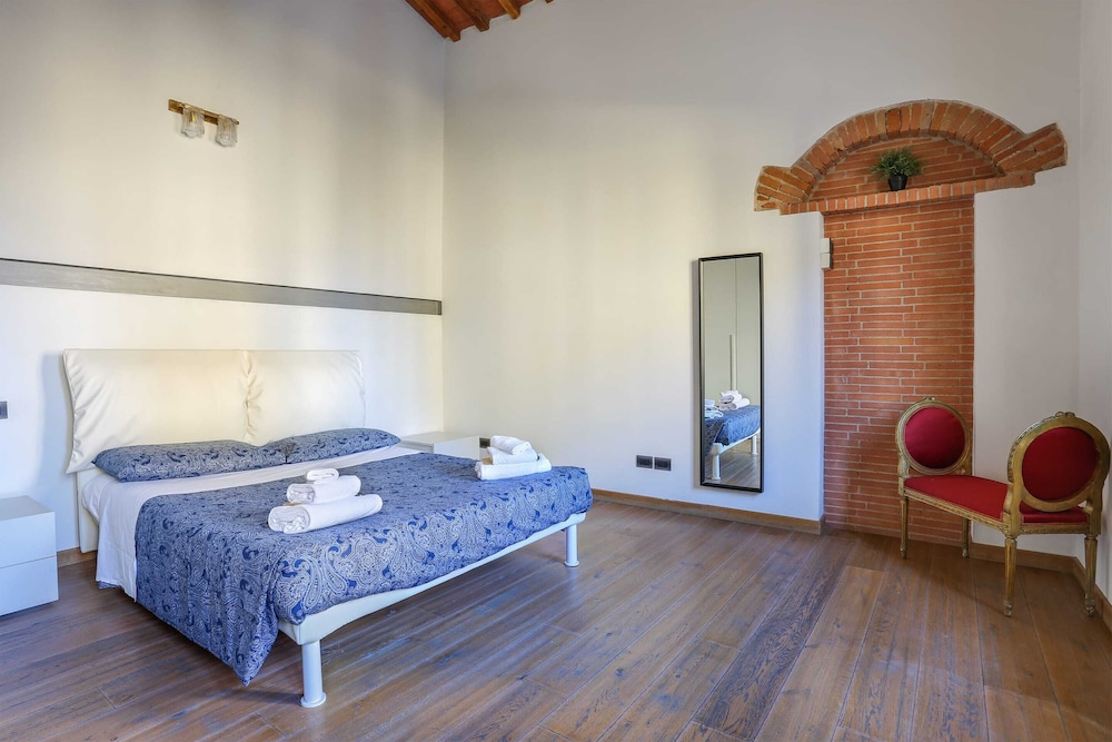 Basic Apartment, Multiple Beds