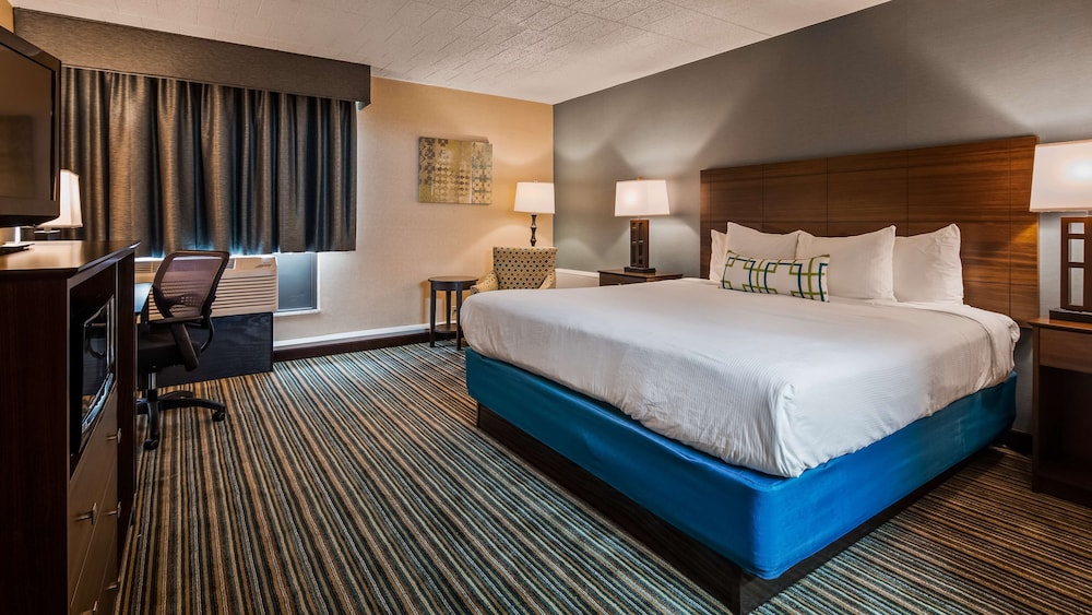 Standard Room, 1 King Bed, Non Smoking - Photo 2