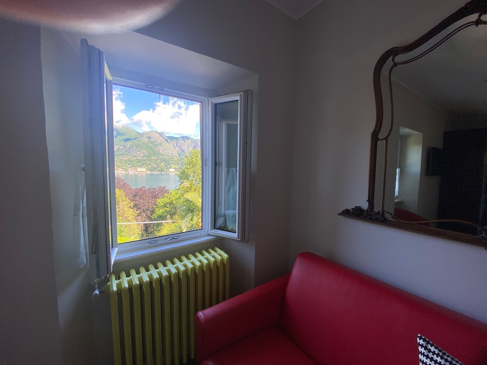 Superior Room, 1 King Bed, Lake View photo 2