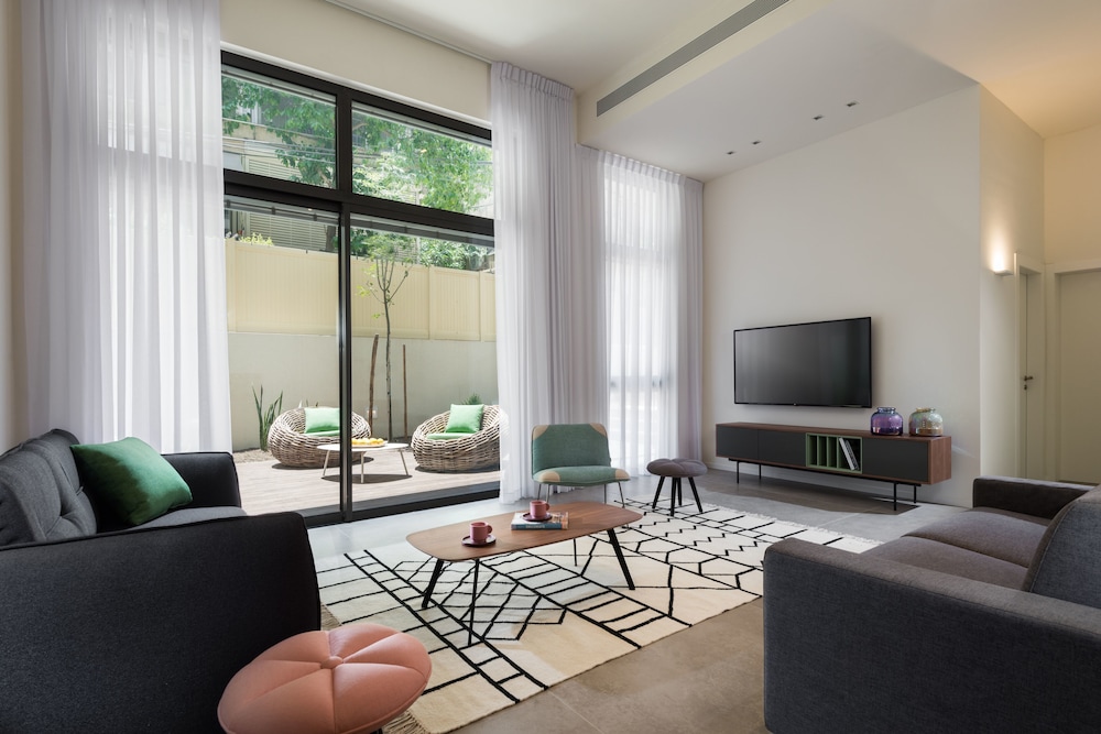 Apartment, 5 Bedrooms, Patio, Ground Floor photo 1