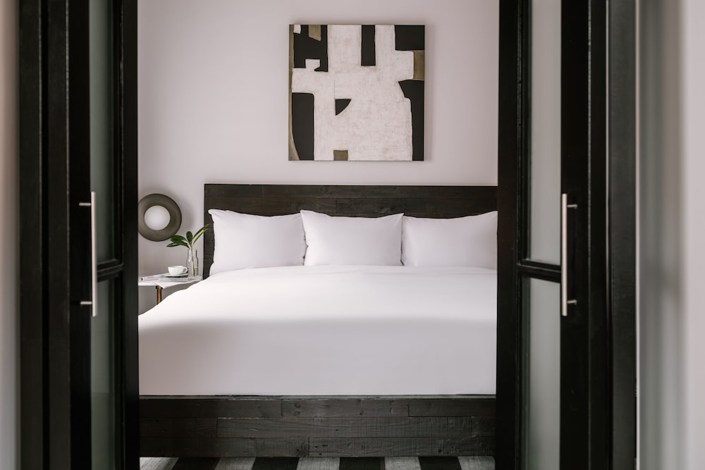 Suite, 1 King Bed With Sofa Bed