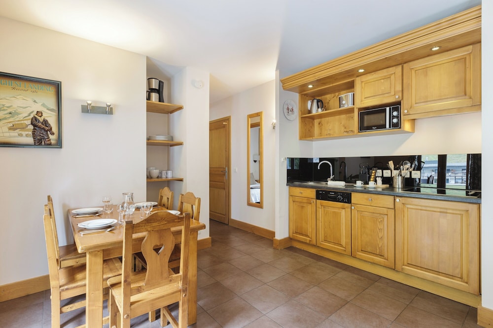 Family Apartment, Multiple Bedrooms (Vallorcine Buet 32 ski in / ski out) Family Apartment, Multiple Bedrooms (Vallorcine Buet 32 ski in / ski out)