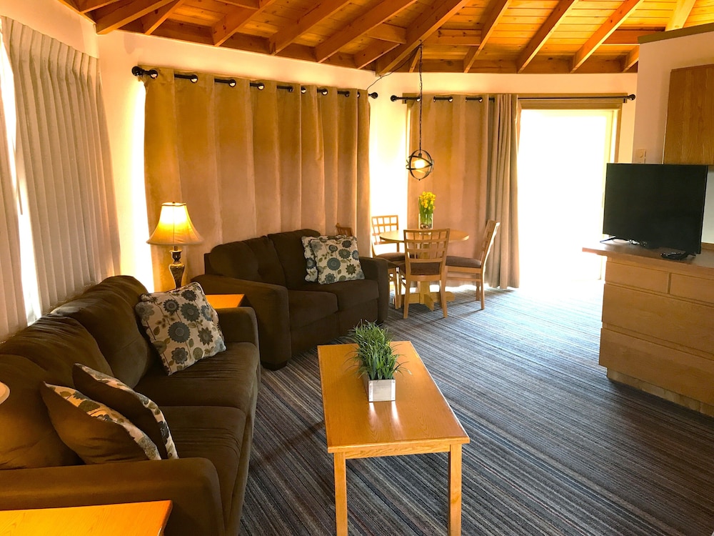 Premium Suite, Multiple Beds, Golf View