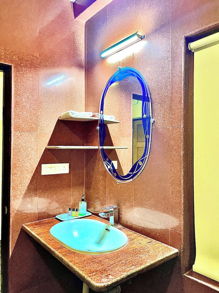 Deluxe Room, Balcony, Sea View - Photo 4