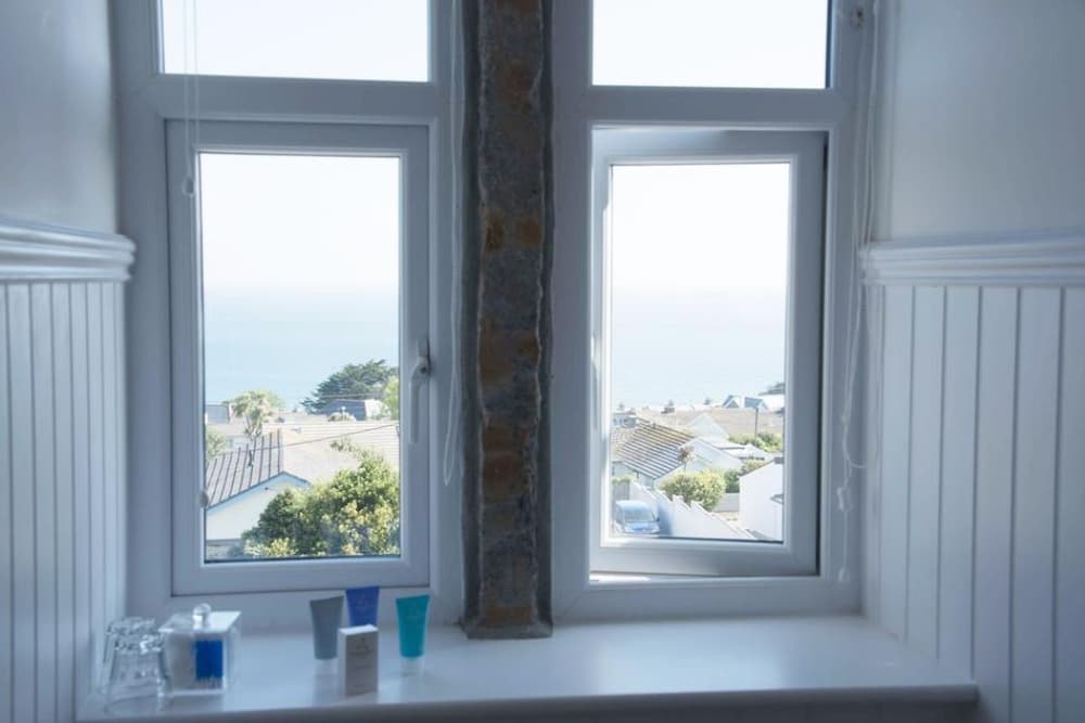 Standard Double or Twin Room, Sea View photo 3